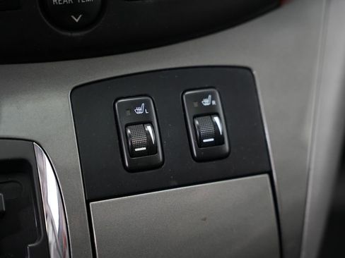 Used 2010 Toyota Sienna XLE Limited image 26