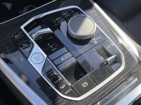 Used 2026 BMW X5 xDrive50e w/ M Sport Package image 29