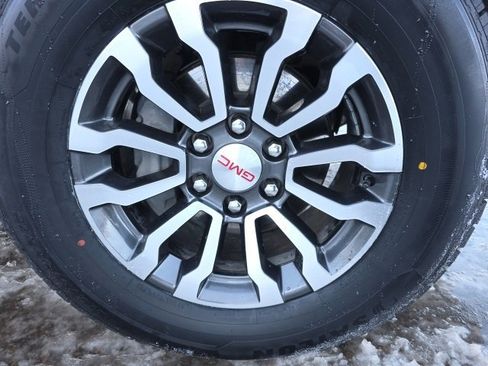 Used 2023 GMC Sierra 1500 AT4 w/ AT4 Preferred Package image 8