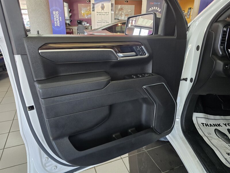 Used 2025 GMC Sierra 1500 SLT AWD/4WD image 9