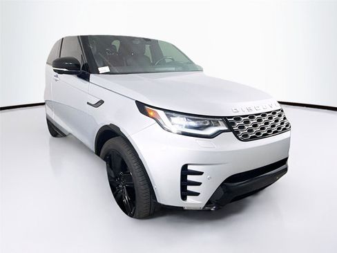 Used 2023 Land Rover Discovery Metropolitan Edition image 15