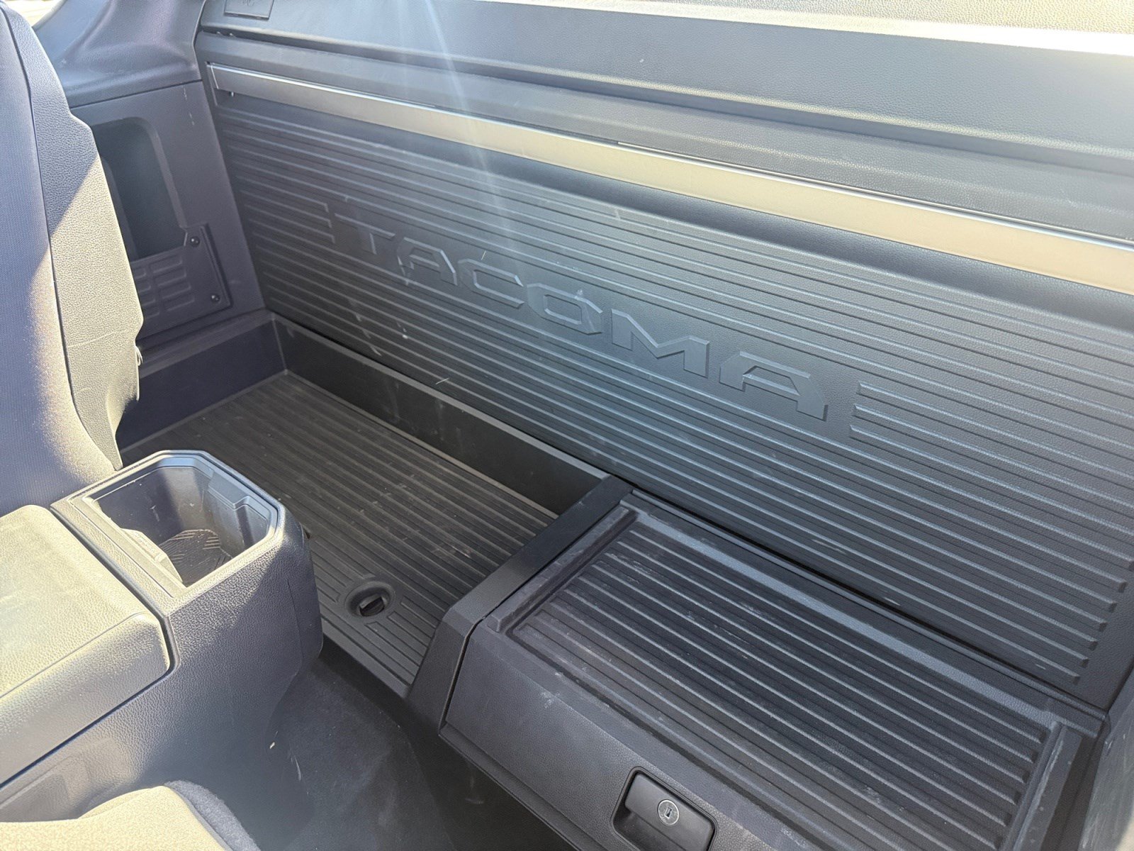 Used 2025 Toyota Tacoma SR AWD/4WD image 17