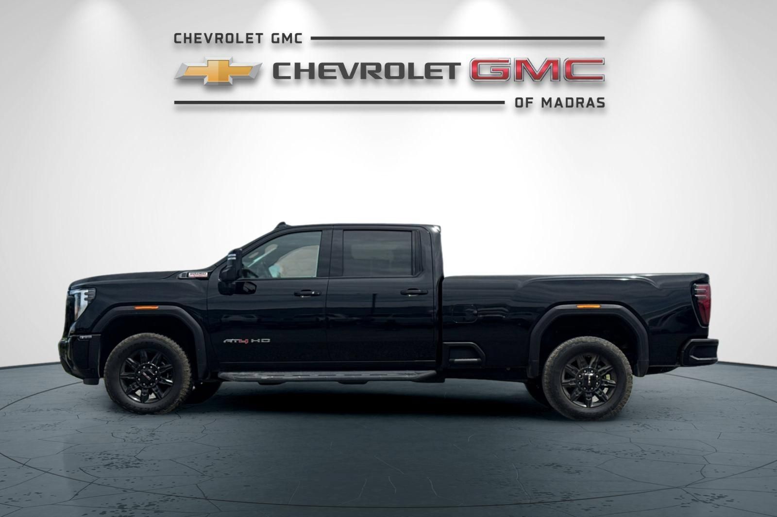 Used 2024 GMC Sierra 2500 AT4 w/ Technology Package AWD/4WD image 6