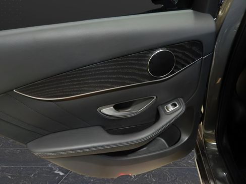 Used 2018 Mercedes-Benz GLC 300 4MATIC w/ Multimedia Package image 22