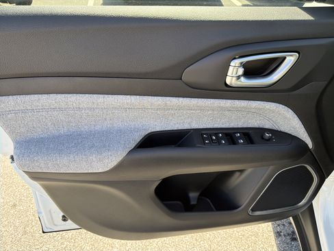 New 2026 Jeep Compass Latitude image 11