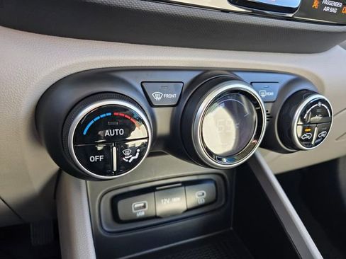 Used 2025 Hyundai Venue SEL image 25