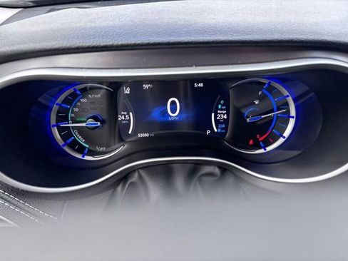 Used 2024 Chrysler Pacifica Limited FWD image 15