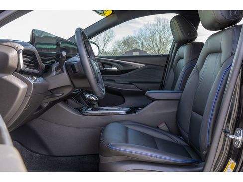 Used 2024 Buick Envista Sport Touring w/ Convenience I Package image 15