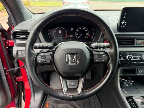 Used 2025 Honda Pilot TrailSport image 19