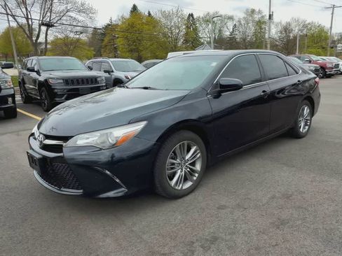 Used 2015 Toyota Camry SE w/ Moonroof Package FWD image 4