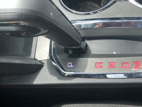 Used 2010 GMC Terrain SLE FWD image 21