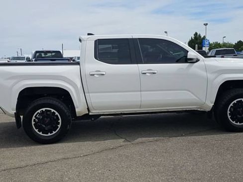 Used 2024 Toyota Tacoma SR5 AWD/4WD image 10