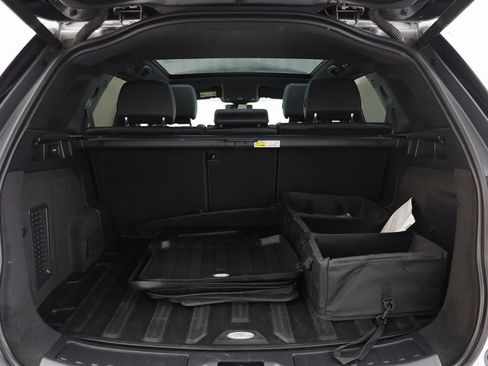 Used 2022 Land Rover Discovery Sport SE image 19