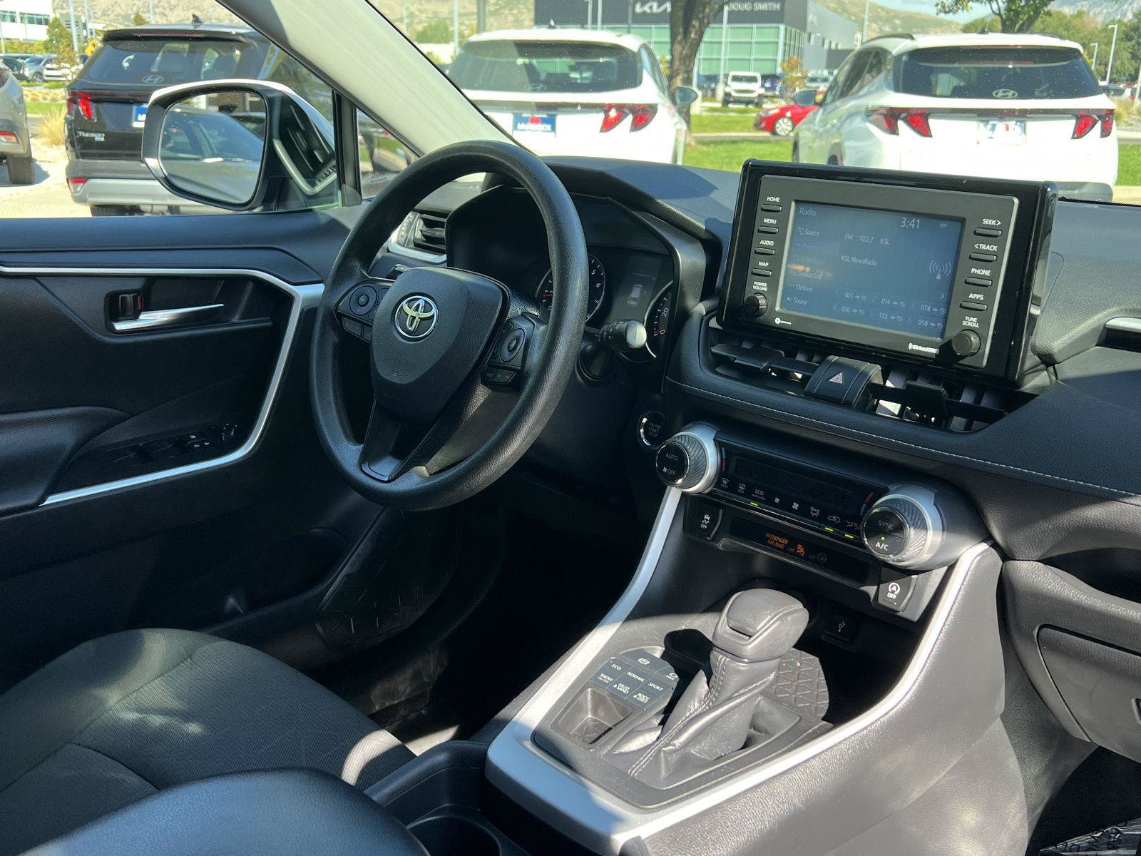 Used 2020 Toyota RAV4 XLE AWD/4WD image 5