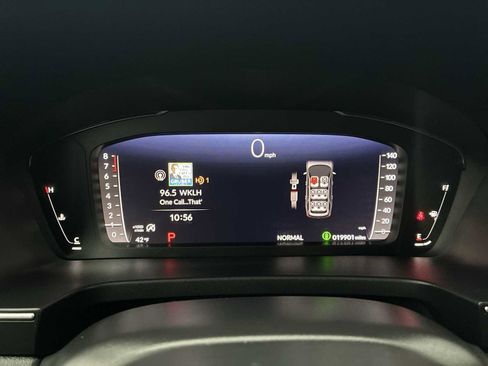 Used 2025 Honda Pilot Black Edition image 11