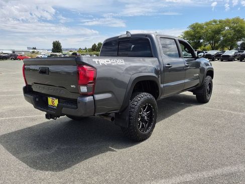 Used 2019 Toyota Tacoma TRD Off-Road AWD/4WD image 3