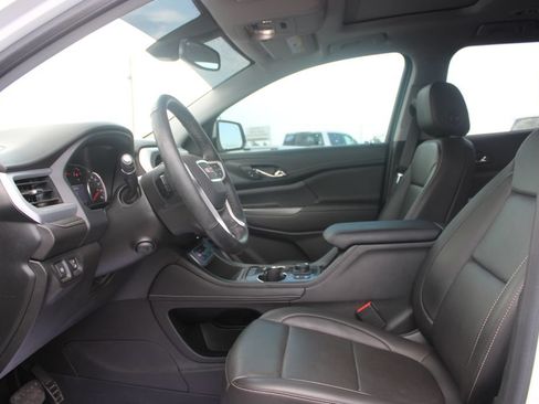 Used 2023 GMC Acadia SLT w/ Preferred Package FWD image 24