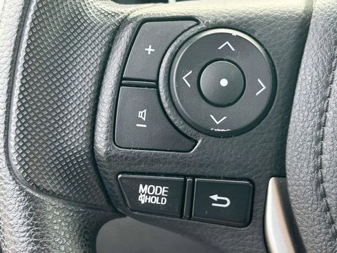 Used 2016 Toyota Corolla LE image 21