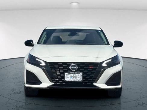 Used 2024 Nissan Altima 2.5 SR FWD image 10