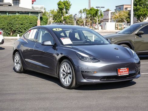 Used 2021 Tesla Model 3 Standard Range Plus RWD image 4