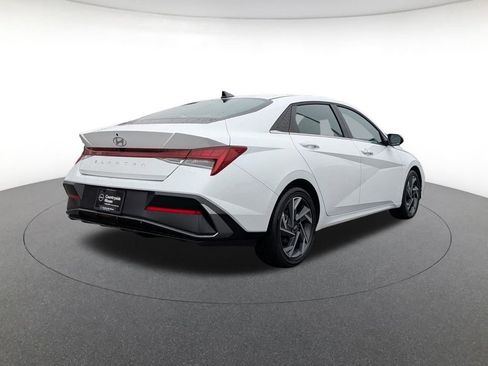 Used 2025 Hyundai Elantra SEL FWD image 5