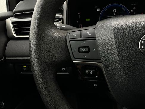 Used 2025 Toyota Camry LE image 32