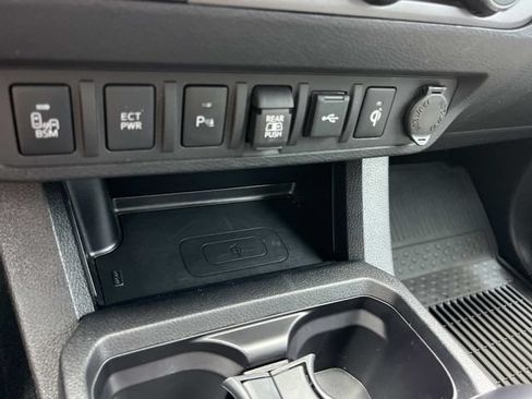 Used 2023 Toyota Tacoma TRD Off-Road w/ Technology Package AWD/4WD image 38