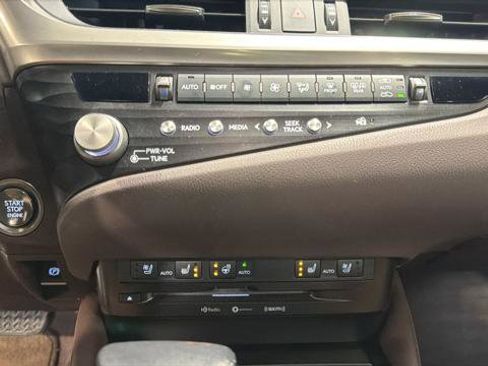 Certified 2021 Lexus ES 250 w/ Premium Package image 27