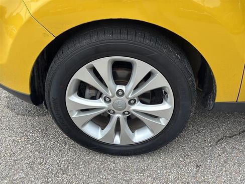 Used 2016 Kia Soul + FWD image 10
