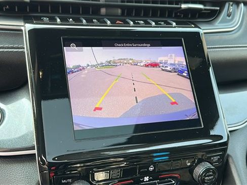 Used 2022 Jeep Grand Cherokee L Laredo image 18
