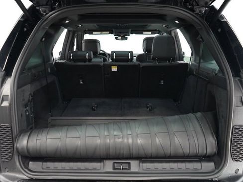 Used 2024 Land Rover Discovery Dynamic SE image 35