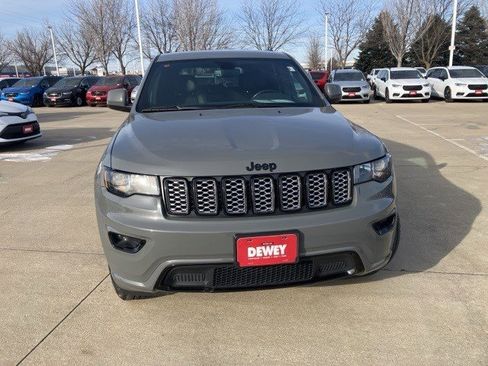 Certified 2022 Jeep Grand Cherokee Laredo X image 2