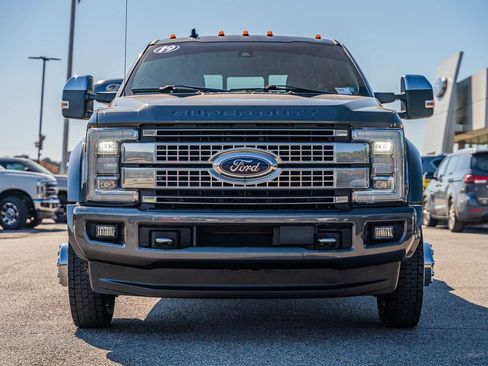 Certified 2019 Ford F450 Platinum w/ Platinum Ultimate Package image 2