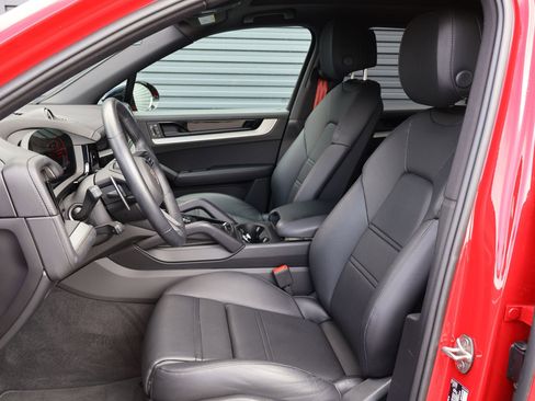 Certified 2025 Porsche Cayenne E-Hybrid AWD/4WD image 5