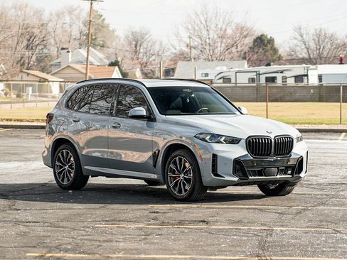 Used 2026 BMW X5 xDrive40i w/ Executive Package image 3