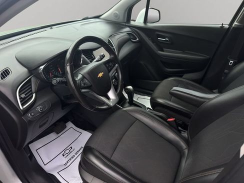 Used 2019 Chevrolet Trax LT w/ LT Convenience Package FWD image 10