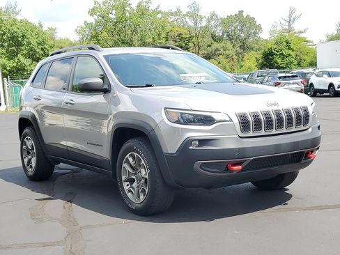 Used 2020 Jeep Cherokee Trailhawk w/ Cold Weather Group AWD/4WD image 2
