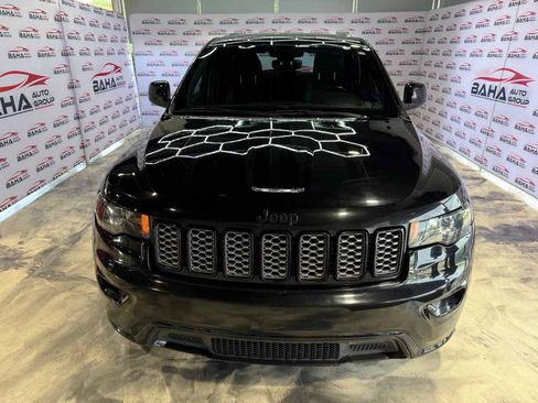 Used 2017 Jeep Grand Cherokee Altitude AWD/4WD image 3