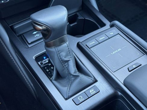 Used 2022 Lexus ES 300h w/ Premium Package image 32