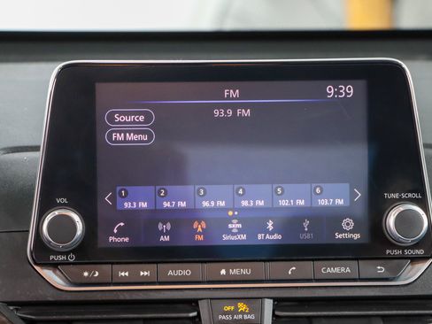Used 2024 Nissan Altima 2.5 SV FWD image 19