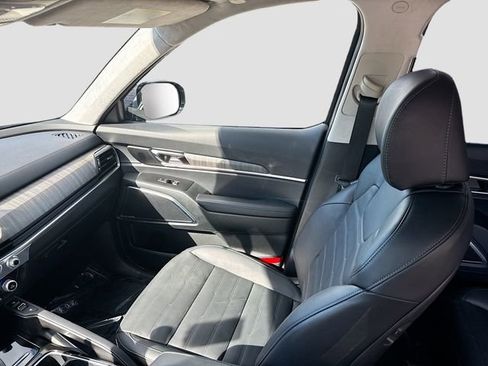 Used 2024 Kia Telluride SX Prestige w/ Towing Package image 17