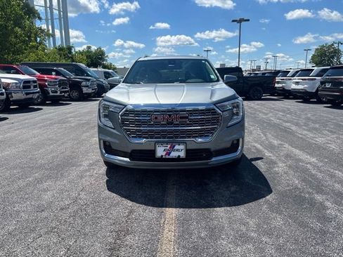 Used 2024 GMC Terrain Denali w/ Denali Premium Package AWD/4WD image 3