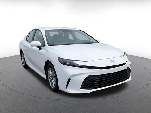 Used 2025 Toyota Camry LE FWD image 2