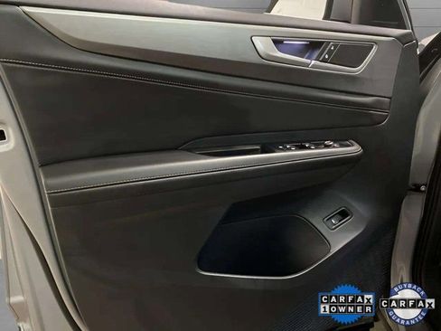 Used 2025 Volkswagen Atlas Cross Sport SE w/ Black Wheel Package image 28