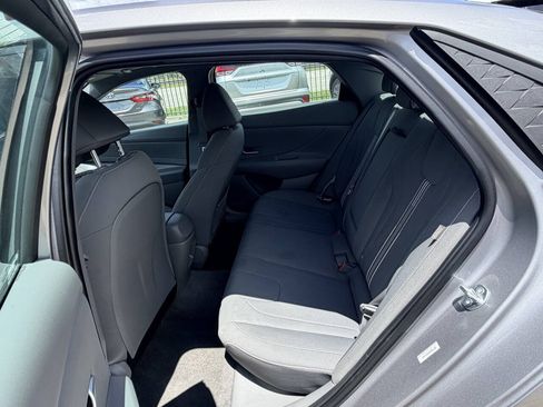 Used 2025 Hyundai Elantra SEL FWD image 13