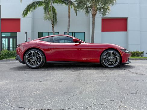 Used 2021 Ferrari Roma RWD image 2