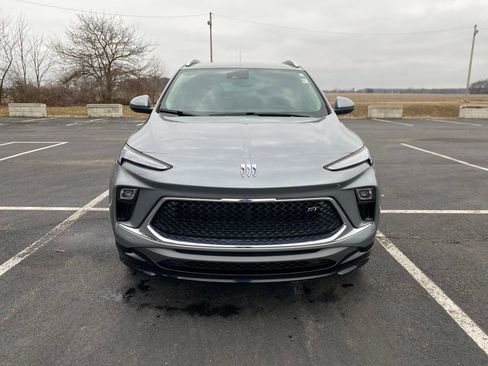 Used 2024 Buick Encore GX Sport Touring image 2