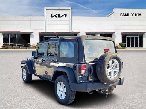 Used 2018 Jeep Wrangler Unlimited Sport w/ Connectivity Group AWD/4WD image 4