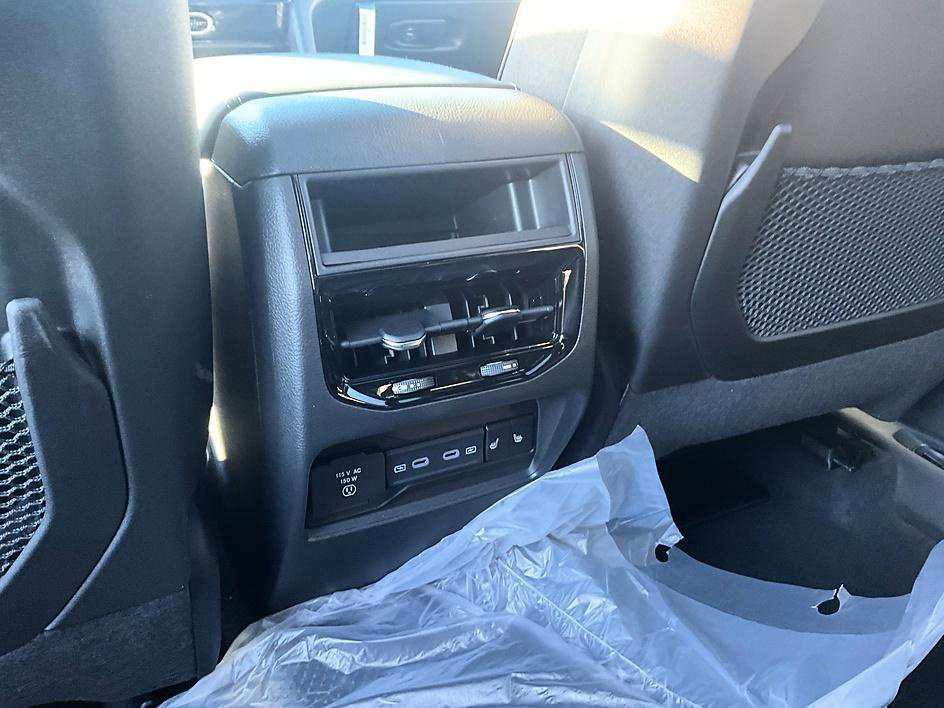 New 2027 Jeep Grand Cherokee Limited AWD/4WD image 30