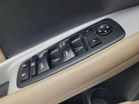 Used 2020 Dodge Journey SE w/ SE Popular Equipment Group FWD image 27